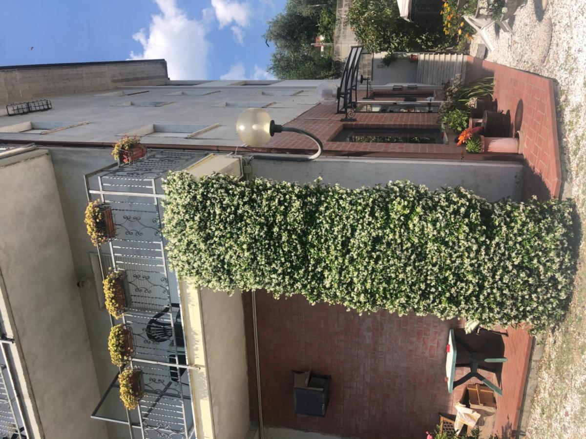 Albergo Ristorante La Greppia Montedivalli Chiesa Εξωτερικό φωτογραφία