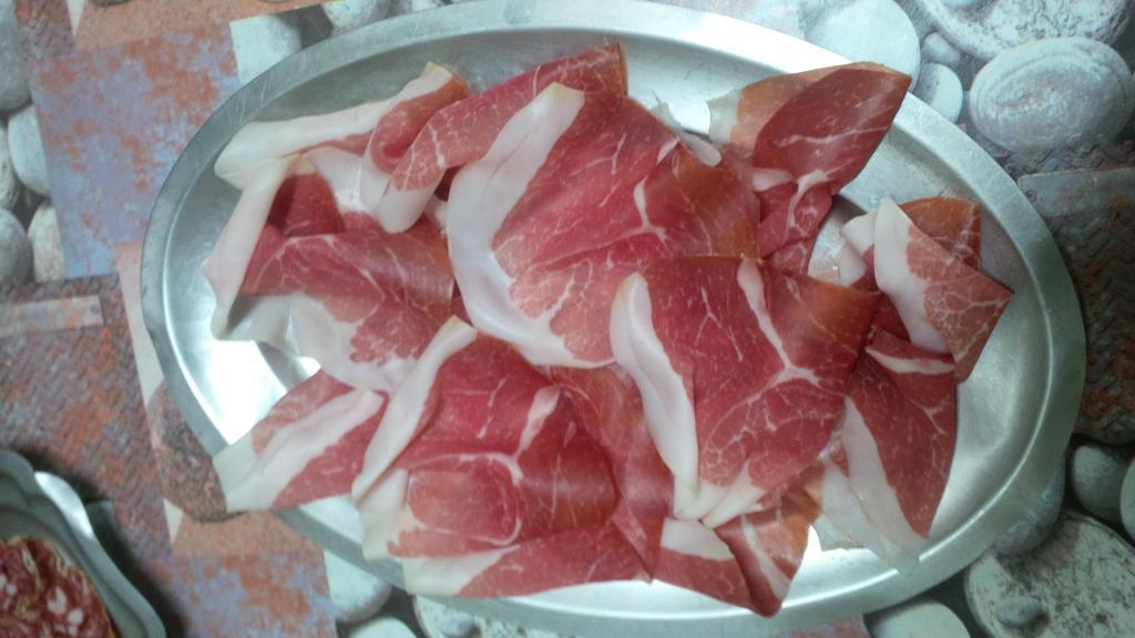 Albergo Ristorante La Greppia Montedivalli Chiesa Εξωτερικό φωτογραφία