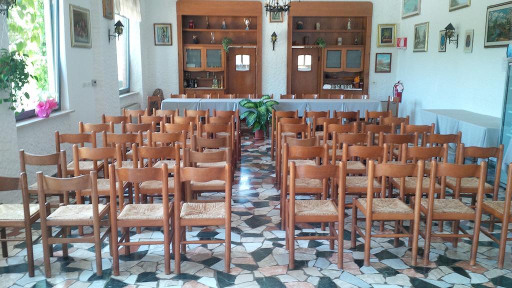 Albergo Ristorante La Greppia Montedivalli Chiesa Εξωτερικό φωτογραφία