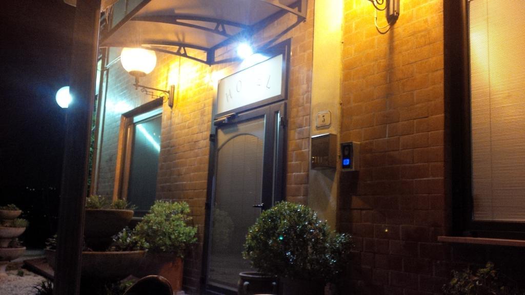 Albergo Ristorante La Greppia Montedivalli Chiesa Εξωτερικό φωτογραφία