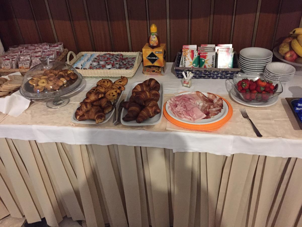 Albergo Ristorante La Greppia Montedivalli Chiesa Εξωτερικό φωτογραφία