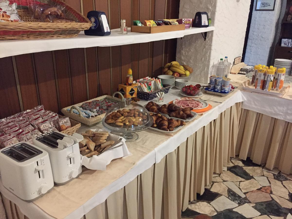 Albergo Ristorante La Greppia Montedivalli Chiesa Εξωτερικό φωτογραφία